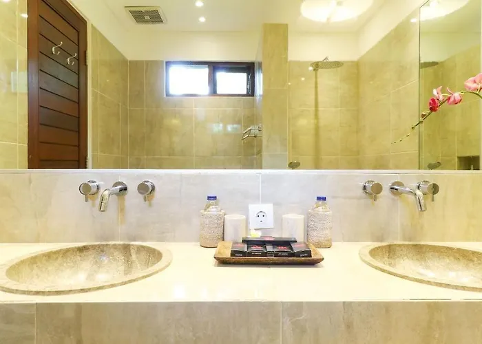 Villa Abakoi, 6 Bedrooms Private In Seminyak